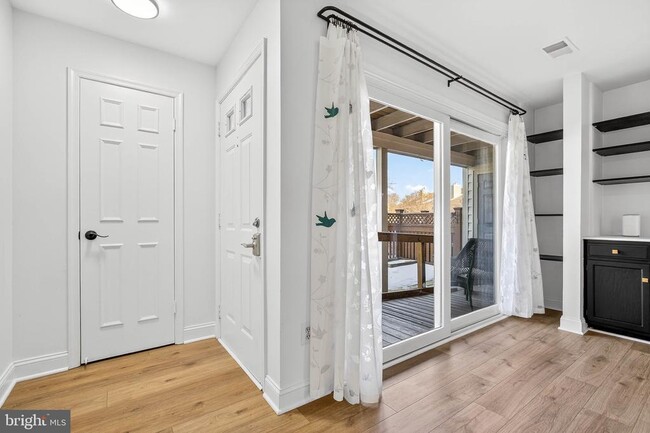 Building Photo - 6910 Sandra Marie Cir