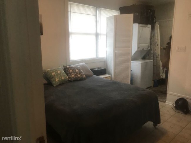 Building Photo - 1009 S Memorial Blvd