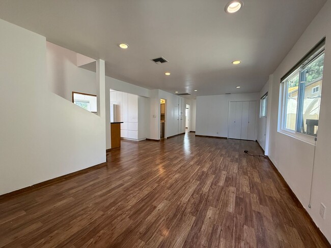 Building Photo - Charming Highland Park Retreat | Spacious 3BD/3BA on a Cul-de-Sac
