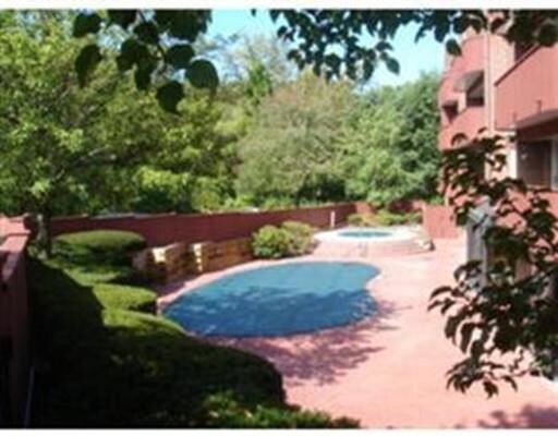 Foto del edificio - 100 Rosemary Way