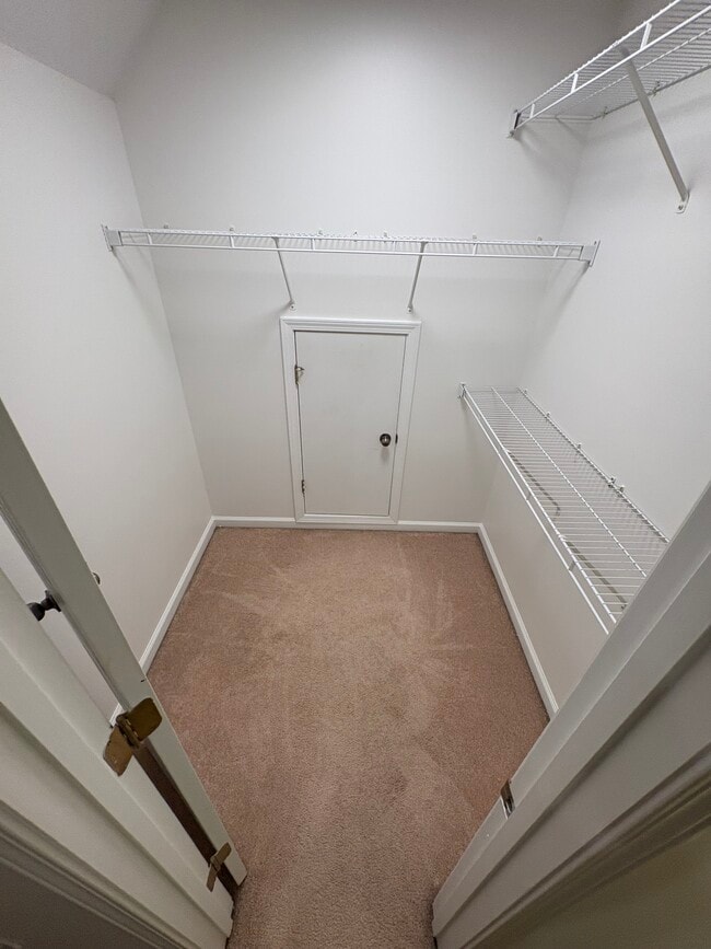 Foto del edificio - 5914 Mount Water Trl