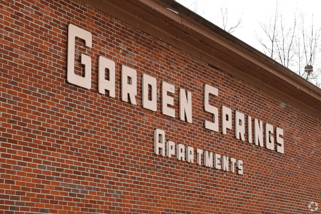 Foto del edificio - Garden Springs Apartments