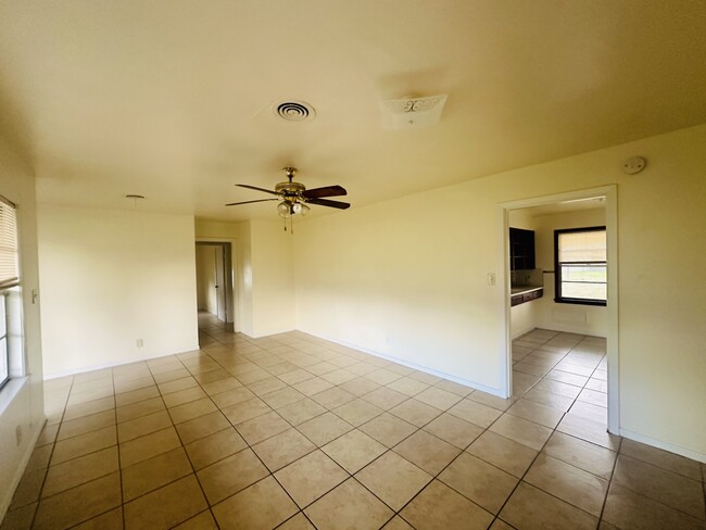 Building Photo - 5625 Shivers Dr