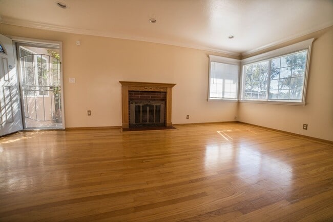 Building Photo - $3,770 - GORGEOUS THREE BEDROOM SANTA CLAR...
