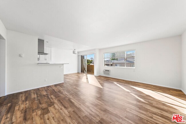 Foto del edificio - 11670 Iowa Ave