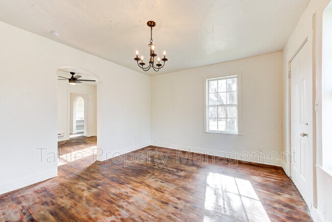 Building Photo - 1700 E Park Pl