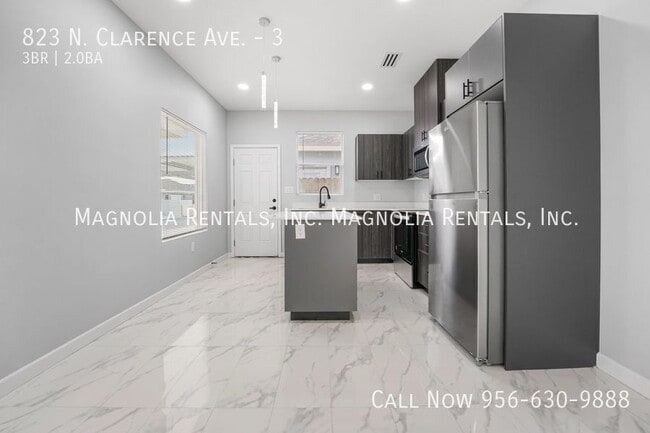 Foto del edificio - 823 N Clarence Ave