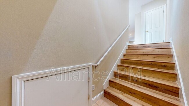 Building Photo - 754 McClelland Dr