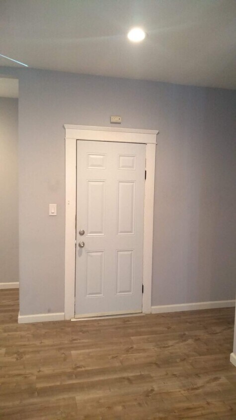Foto principal - 5347 Monroe St