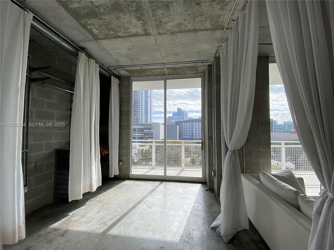 Foto del edificio - 444 NE 30th St