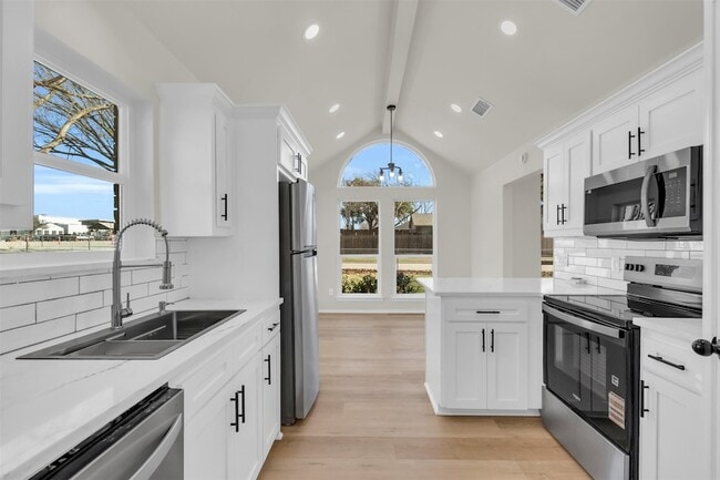 Photo - 8691 Pebblebrook Dr House