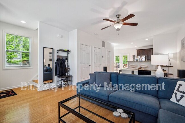 Foto del edificio - 132 Longwood Dr