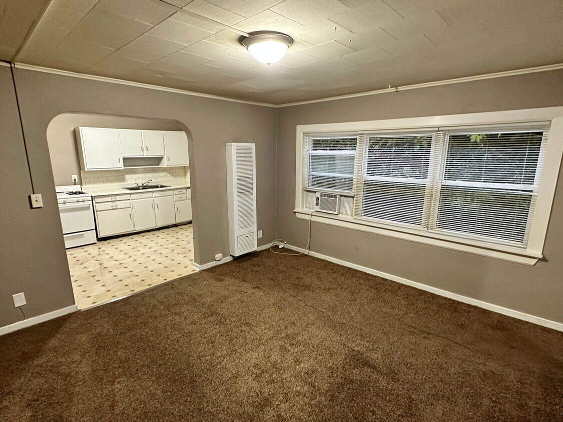 206 Locust St Unit 6, Burlington, IA 52601 Apartments in Burlington