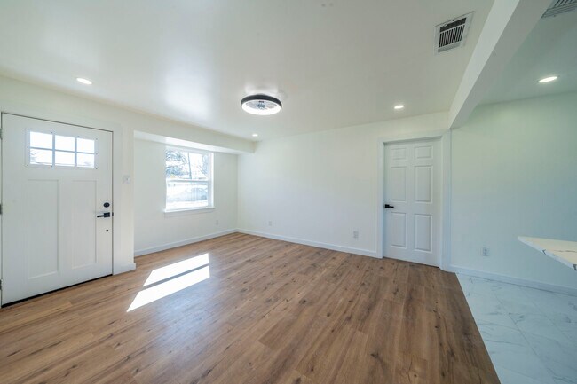 Building Photo - 2703 El Capitan Dr