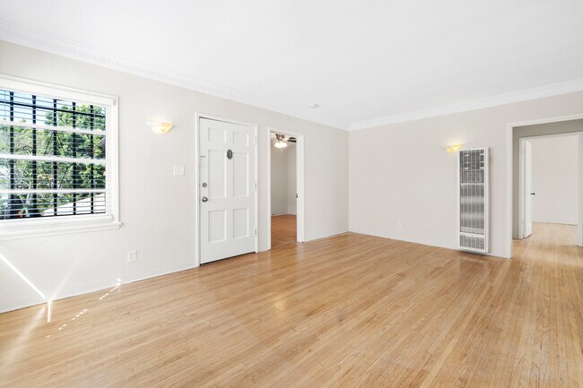 Foto del edificio - 458 N Gardner St