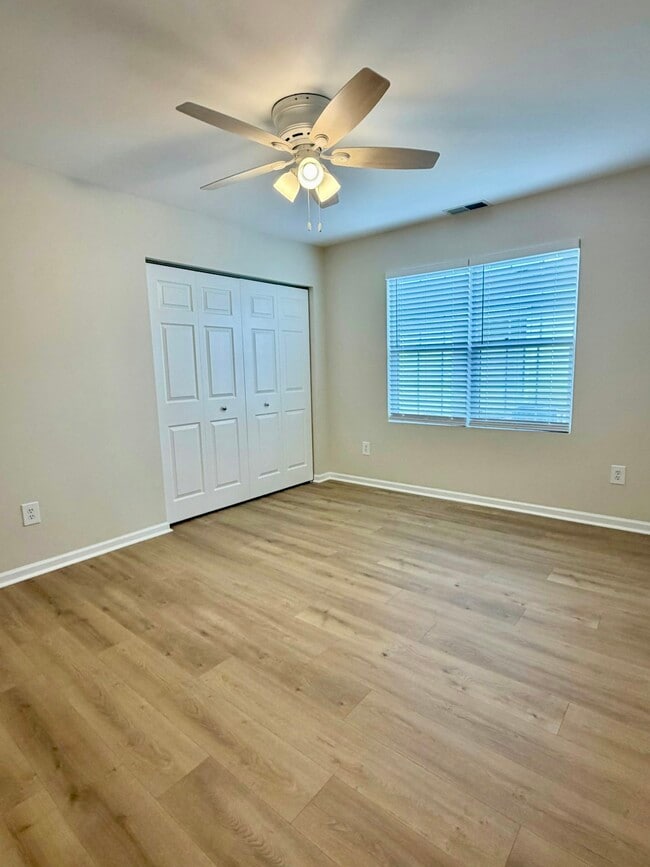 Building Photo - 1727 Chestnut Dr