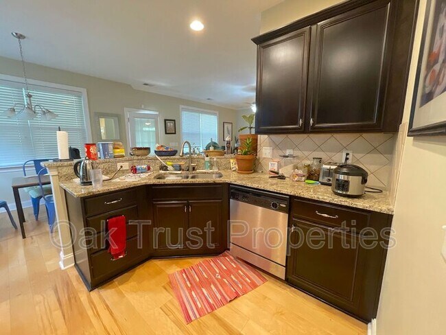 Building Photo - 5185 Celtic Dr