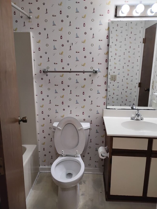 Building Photo - Unit 21F- Golf Colony