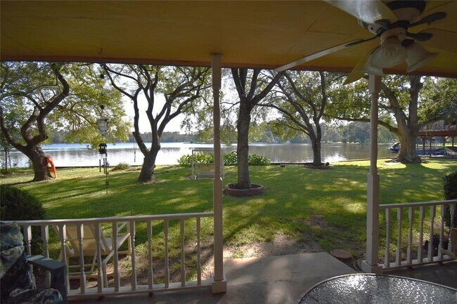 Foto del edificio - 2560 Old Hwy 105 W