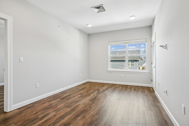 Photo - Onyx Apartments