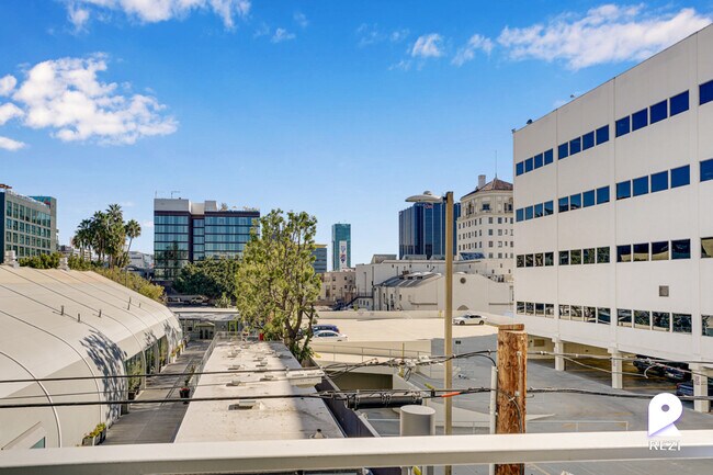 Building Photo - 1530 Cassil Pl