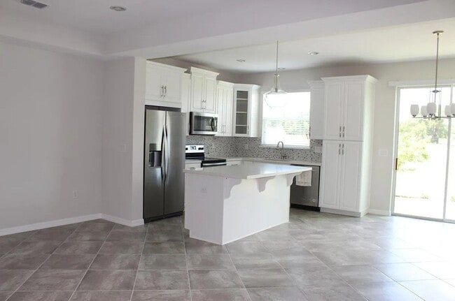 Building Photo - 3/2.5 Townhouse in Orlando