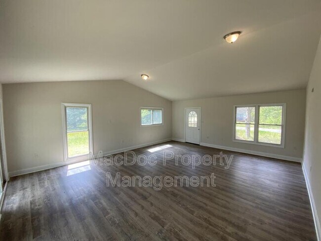 Building Photo - 466 Rolando Drive