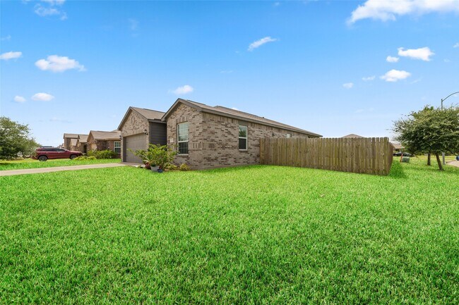 Building Photo - 3000 Iron Woods Dr