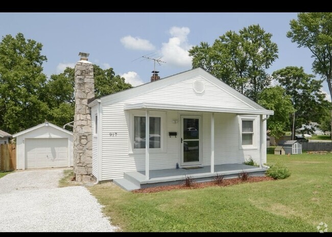 Building Photo - 917 W Della St