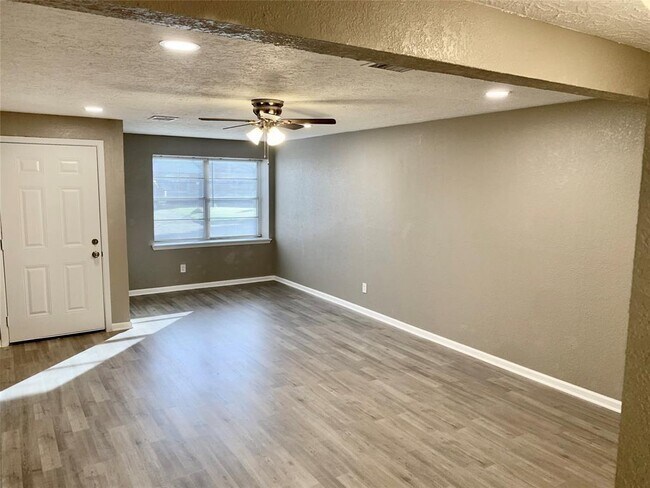 Building Photo - 2226 Blueberry Ln