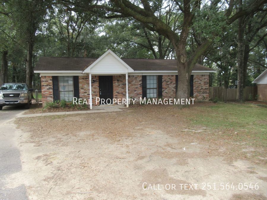 Primary Photo - 3 Bedroom 2 Bath Home in West Mobile