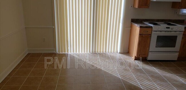 Building Photo - 2219 Foxborough Dr