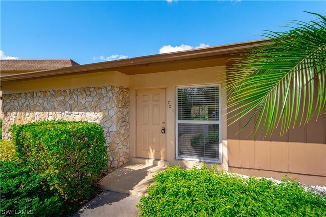 Building Photo - 701 Palm View Dr