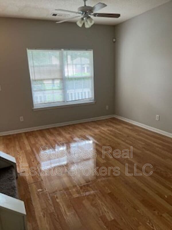 Foto del edificio - 5335 Willow Park Blvd