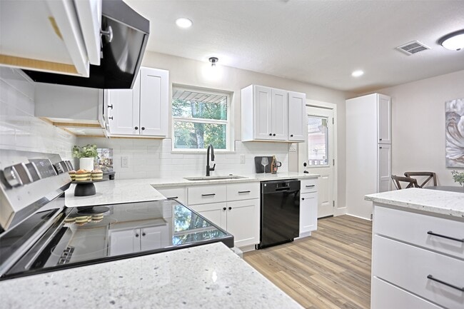 Building Photo - 704 Natchez River Cir