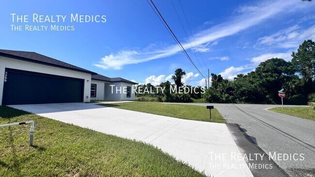 Building Photo - 3299 Bowline Ave