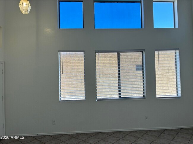 Building Photo - 1909 N 106th Ln