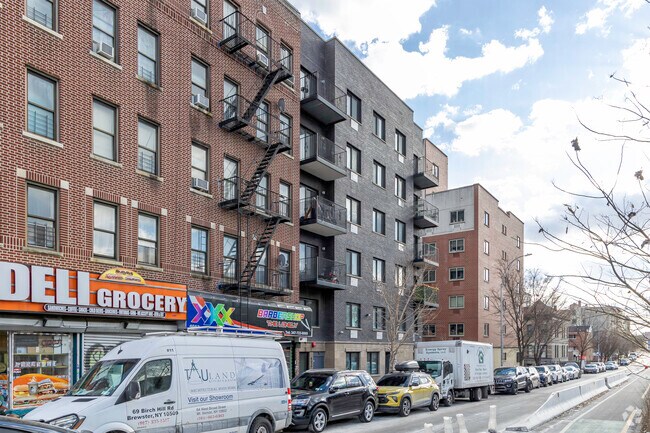 Building Photo - 4656 Park Ave