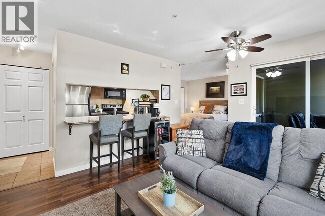 Photo du bâtiment - 2021 Central Ave