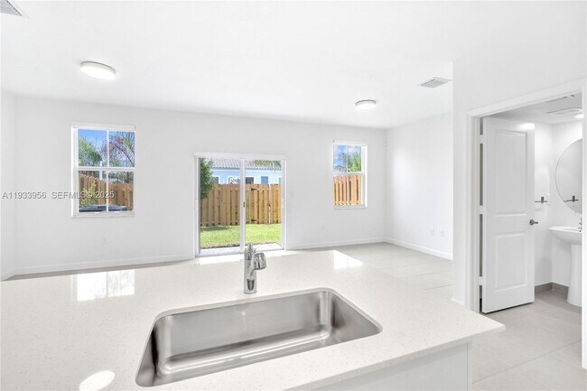 Foto del edificio - 12002 NW 47th Manor