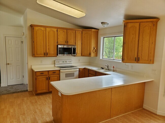 Building Photo - 4785 Dorilee Dr