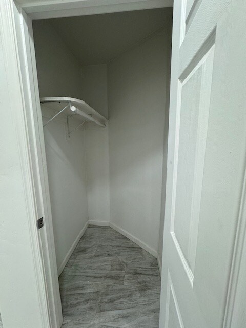 Building Photo - 1017 E West Cir Dr