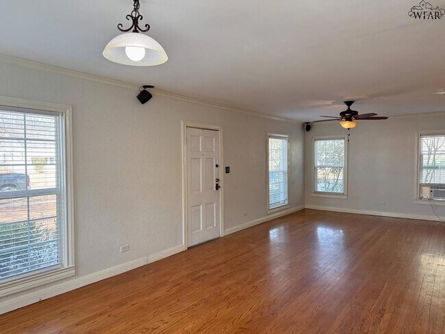 Foto del edificio - 1817 Ardath Ave