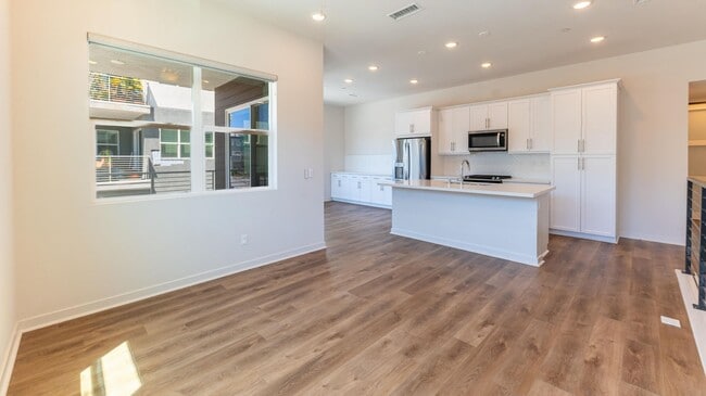 Building Photo - Otay Ranch  3 bd /2 ba Newer Condo w Garage, Laundry + More!