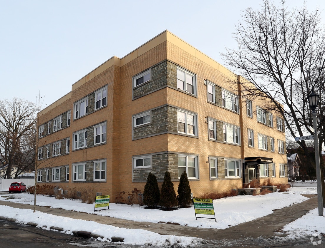 Primary Photo - 700 E Henry Clay St
