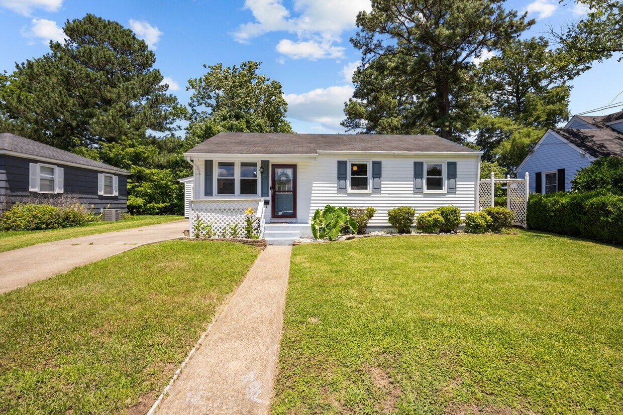 Primary Photo - Spacious Home in Peaceful Norfolk Neighbor...