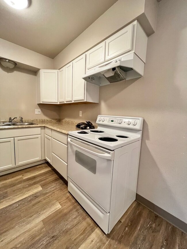 Foto del edificio - Larch1642 (KC-AM)