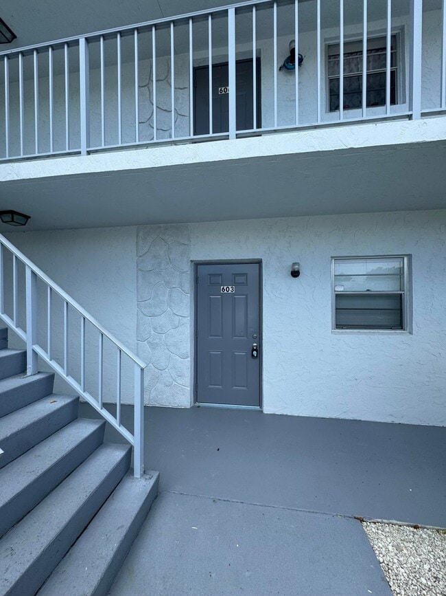 Building Photo - 510 24th Ave N