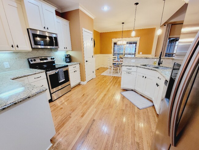 Building Photo - 348 Abeline Dr