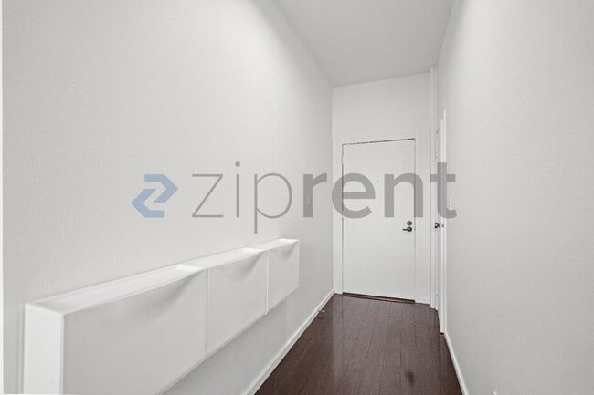 Building Photo - Unit Apt 16